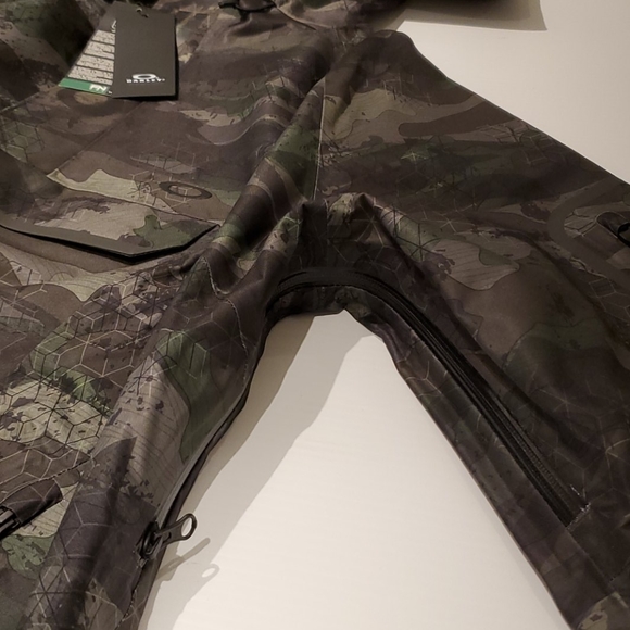 SOLD! Oakley NWT Shell Jacket 10K/ 2L Anorak - Picture 8 of 13
